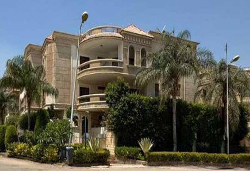 Villa With Swimming Pool For Sale in Cairo 1537m²